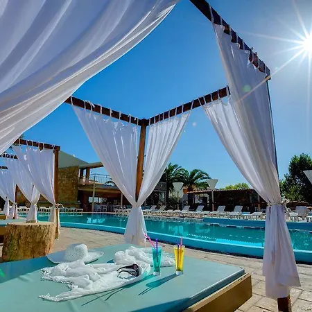 Ξενοδοχείο με διαμερίσματα Island Breeze (adults Only) 2*
