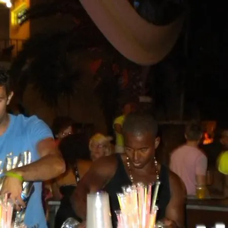 Ξενοδοχείο με διαμερίσματα Island Breeze (adults Only)